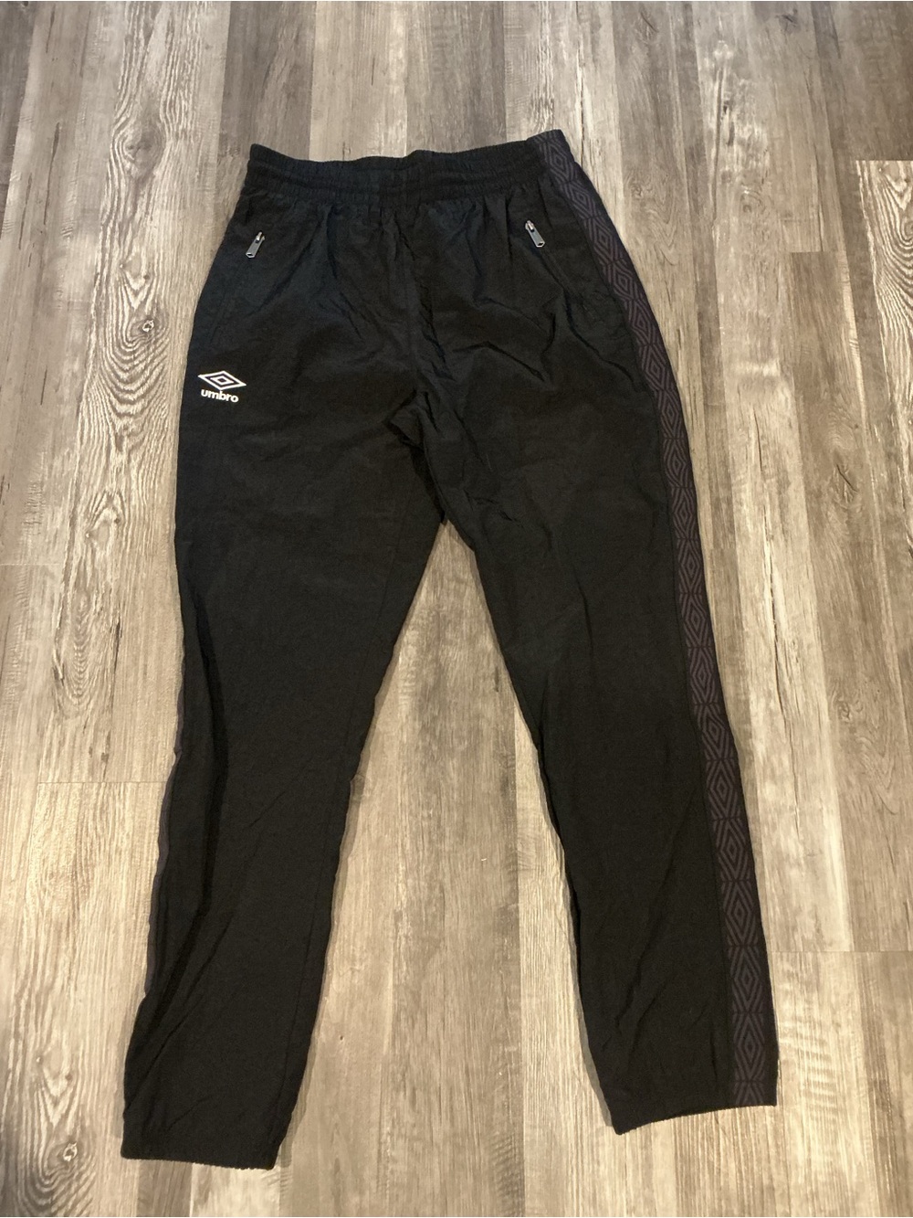 Umbro Men’s Sweeper Crinkle Nylon Track Pants Black Double Diamond Side Size M